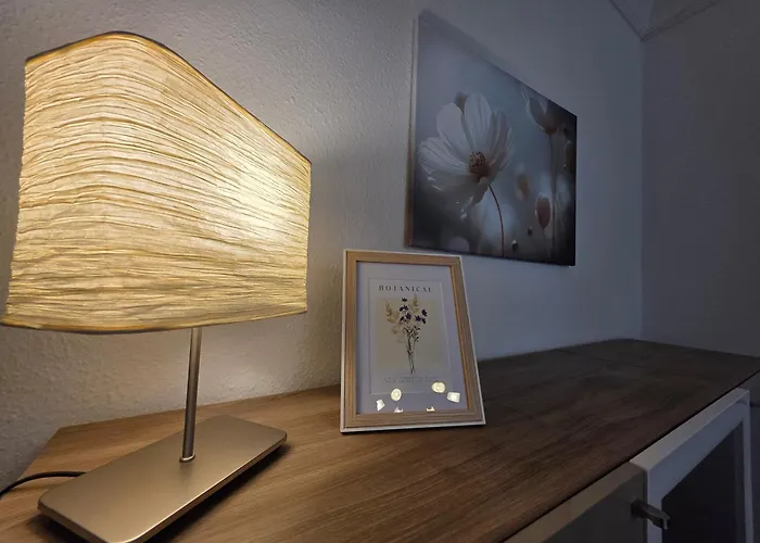 Helles Jugendstilstudio Mit Home-office Und Garten דירה