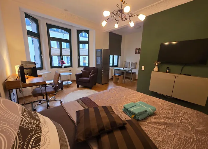 Helles Jugendstilstudio Mit Home-office Und Garten *