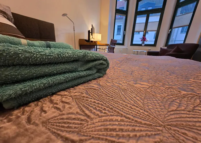 Helles Jugendstilstudio Mit Home-office Und Garten דירה