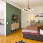 Helles Jugendstilstudio Mit Home-office Und Garten *
