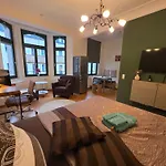 Helles Jugendstilstudio Mit Home-office Und Garten *