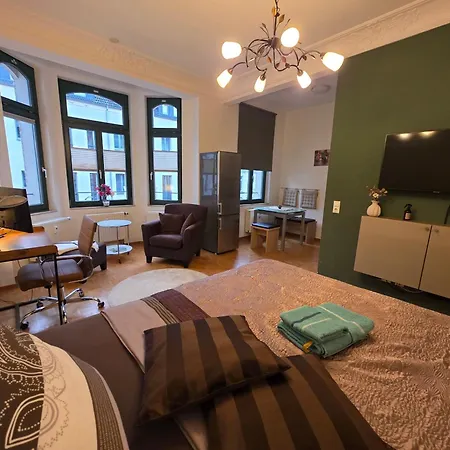 Helles Jugendstilstudio Mit Home-office Und Garten *